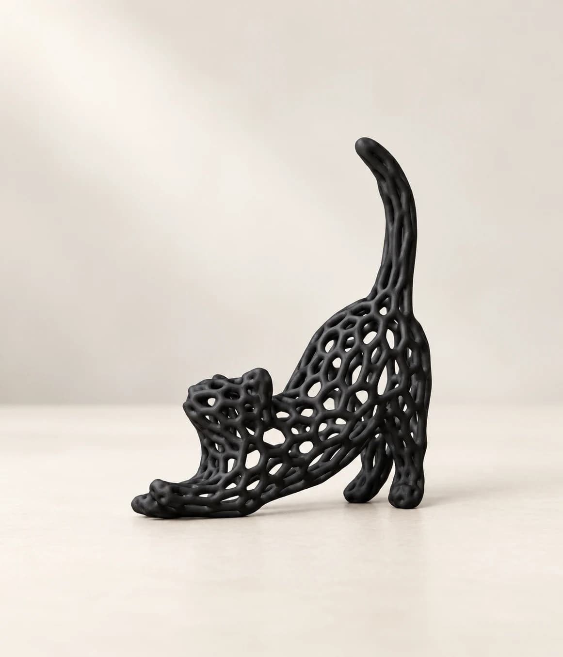 Котка Воронои — ажурна 3D печатна статуетка от черно PLA
